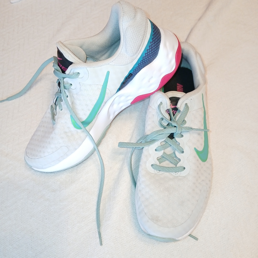 Sz.9 Womens Nike Renew Ride 3